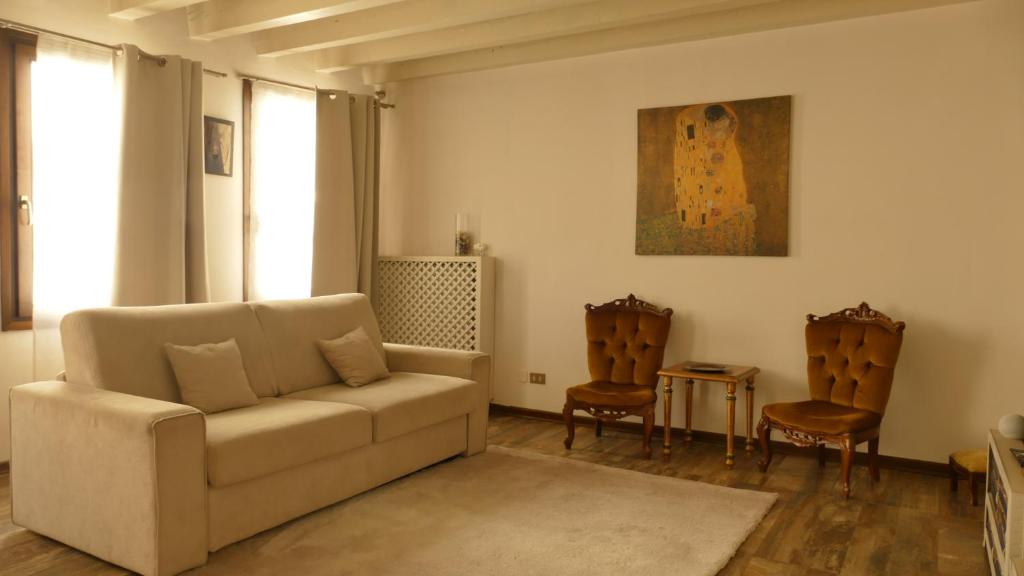 A seating area at Palazzo Bianchetti