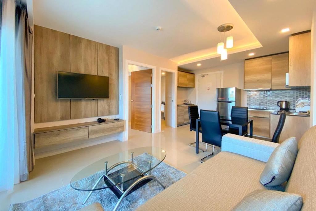 Η κουζίνα ή μικρή κουζίνα στο Tropical Pool View Apartment BBL M205 at Rawai Beach