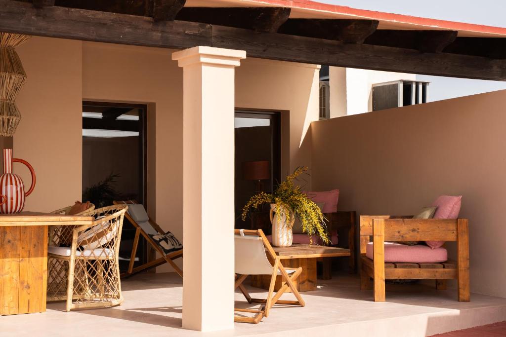 a room with a table and chairs and a pillar at Formentera Especial in La Savina
