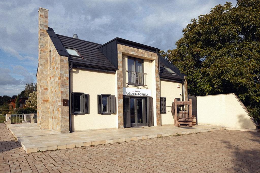 Budova, v ktorej sa ubytovanie bed & breakfast nachádza