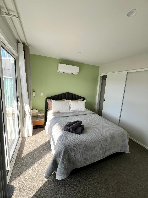 Brand new Lakeside cozy two queen rooms - Resim 2