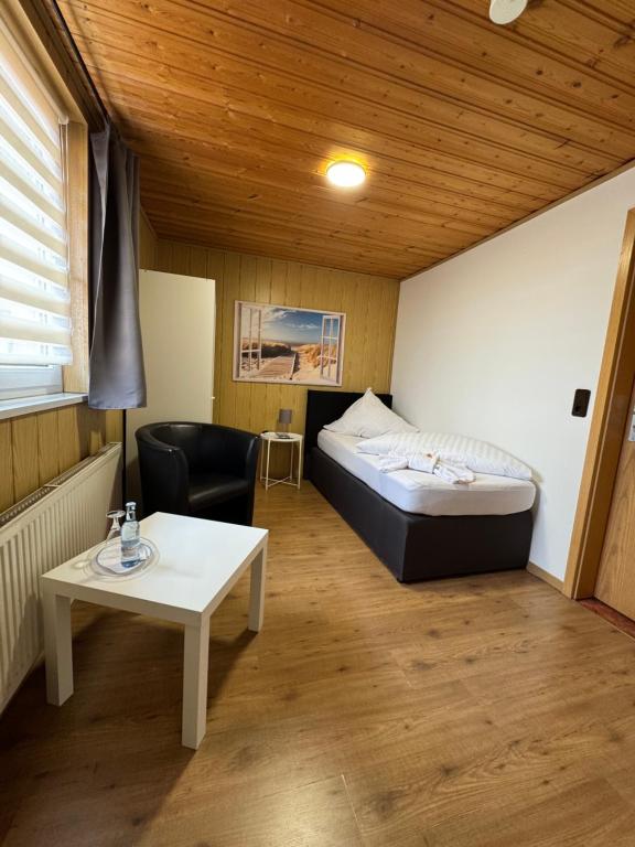 Postel nebo postele na pokoji v ubytování Hotel-Restaurant Christine