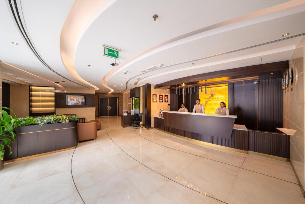 TV a/nebo společenská místnost v ubytování Landmark Grand Hotel
