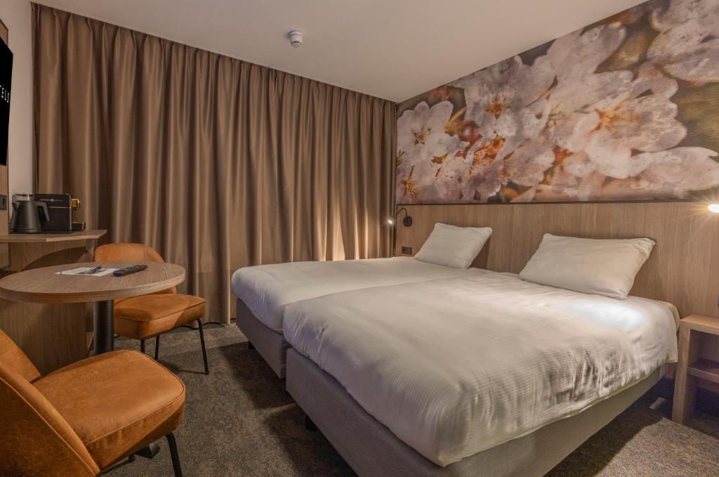 Postel nebo postele na pokoji v ubytování Fletcher Parkhotel Val Monte