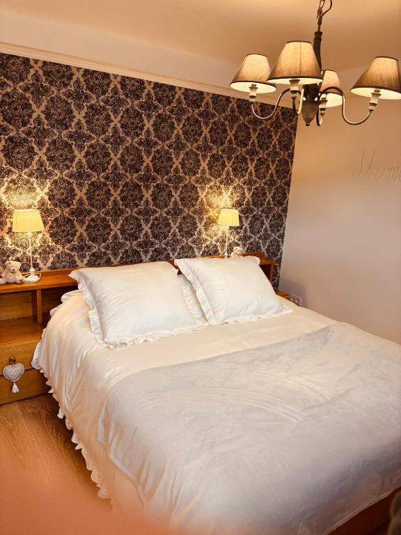 Postel nebo postele na pokoji v ubytování Au refuge du spéléo