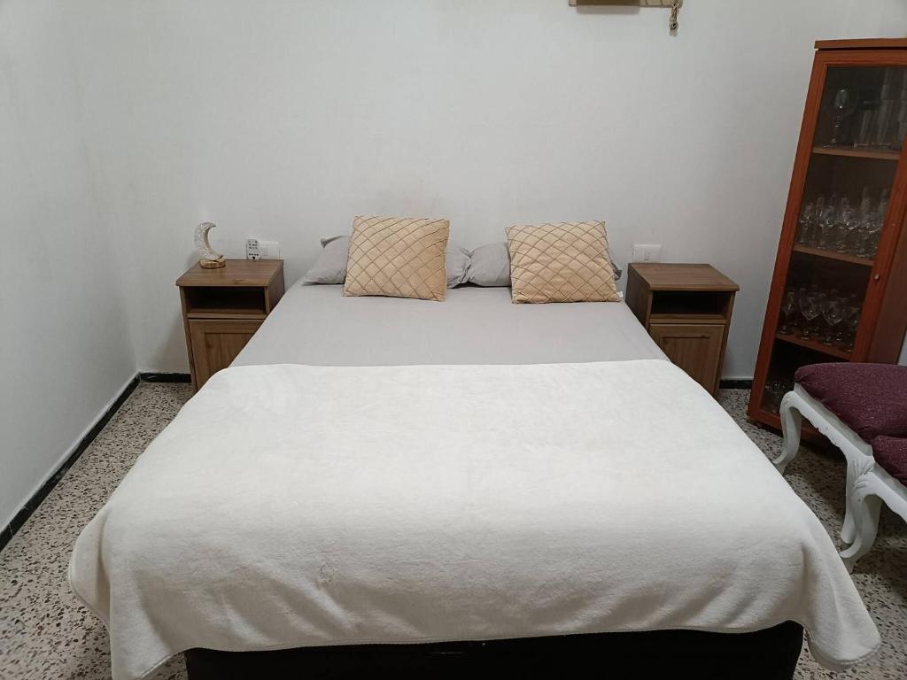 Кровать или кровати в номере Double room in La Isleta, 100 meters from Las Canteras beach