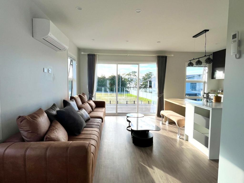 Brand new Lakeside cozy room Hoiho - Resim 5