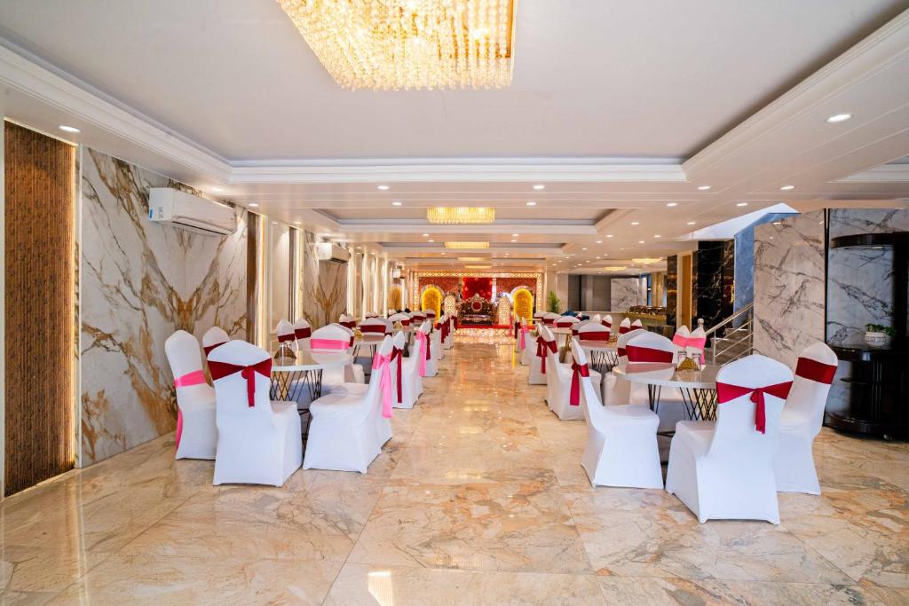 Restaurace v ubytování Treebo Royal Grand