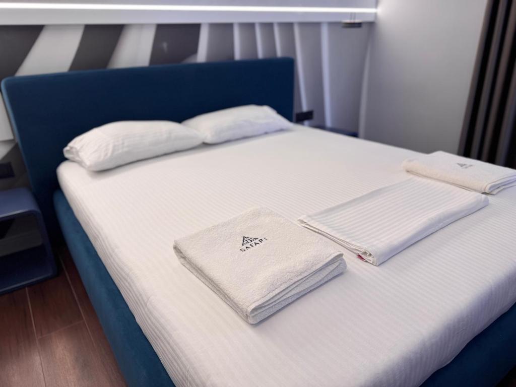 Postel nebo postele na pokoji v ubytování Airstay seaview Saranda