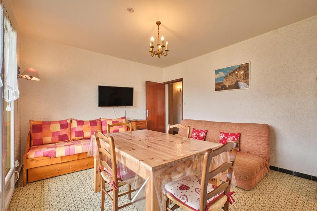 TV a/nebo společenská místnost v ubytování Lans en Vercors Studio 2 pièces