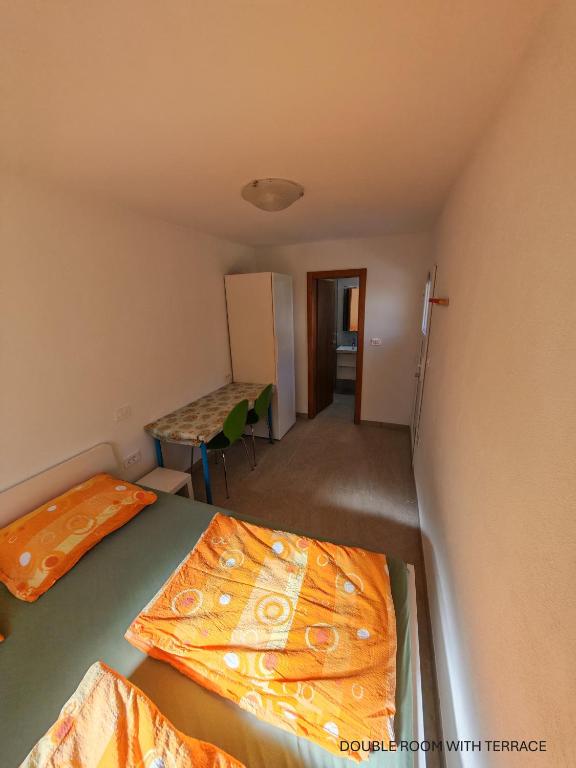 Postel nebo postele na pokoji v ubytování Apartment and room Anica