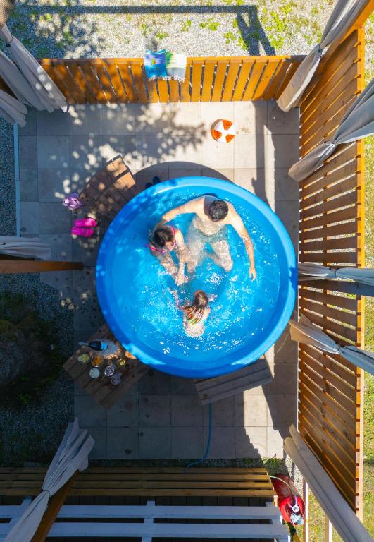 Bazén v ubytování Camping Lido Verbano nebo v jeho okolí