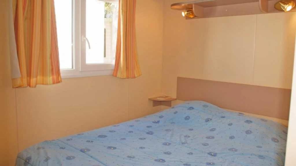 Postel nebo postele na pokoji v ubytování Camping 3 étoiles - ccbaf0c