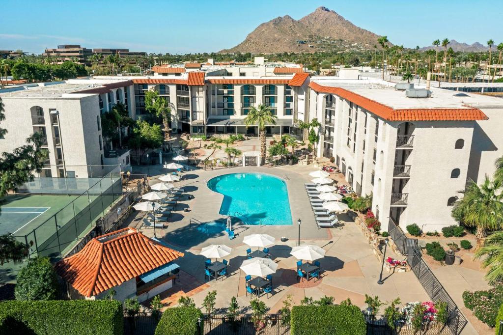 Embassy Suites by Hilton Scottsdale Resort photo