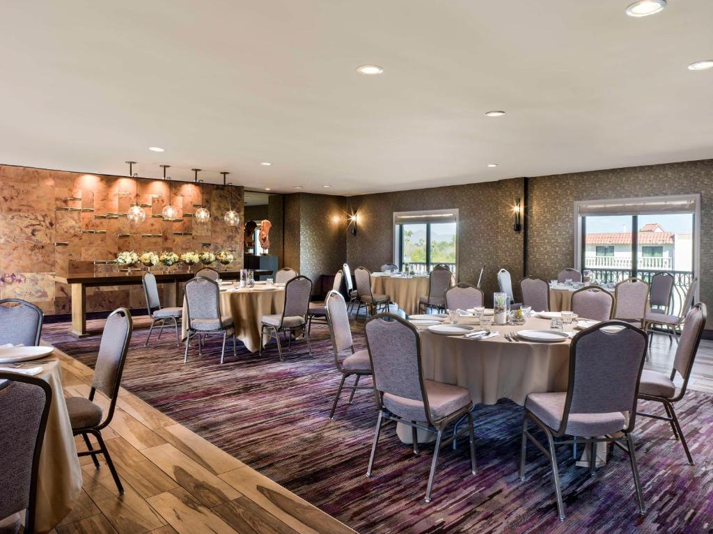 Embassy Suites by Hilton Scottsdale Resort photo