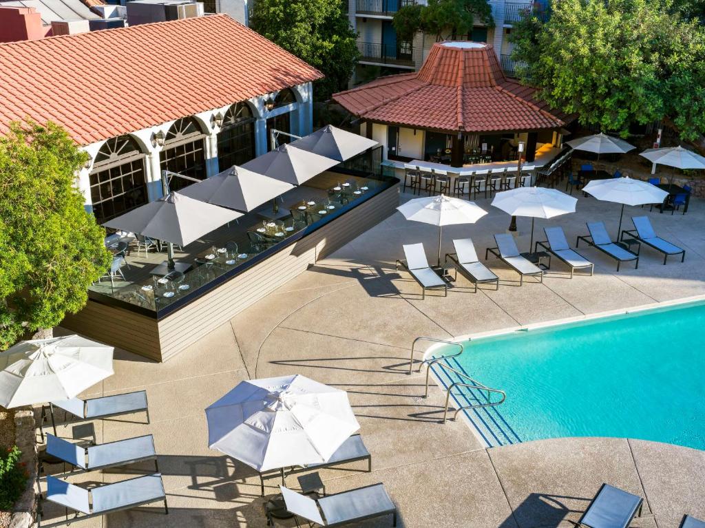 Embassy Suites by Hilton Scottsdale Resort photo