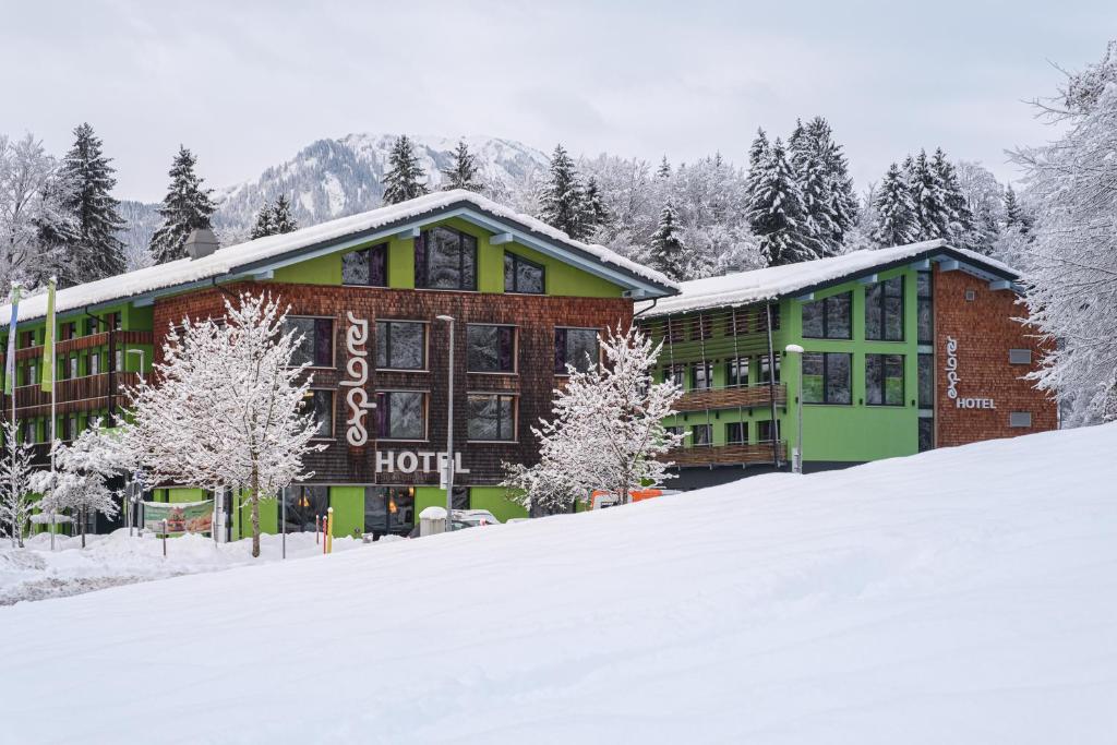 Explorer Hotel Oberstdorf v zimě