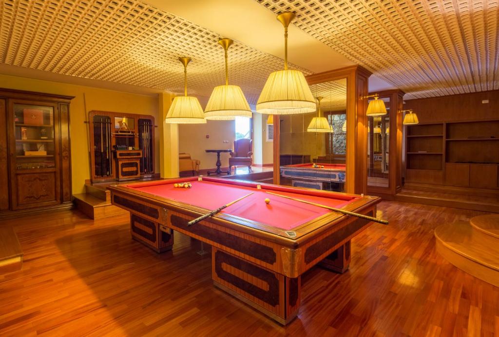 Biliár nebo kulečník v ubytování Mercure Petriolo Siena Terme Spa Hotel