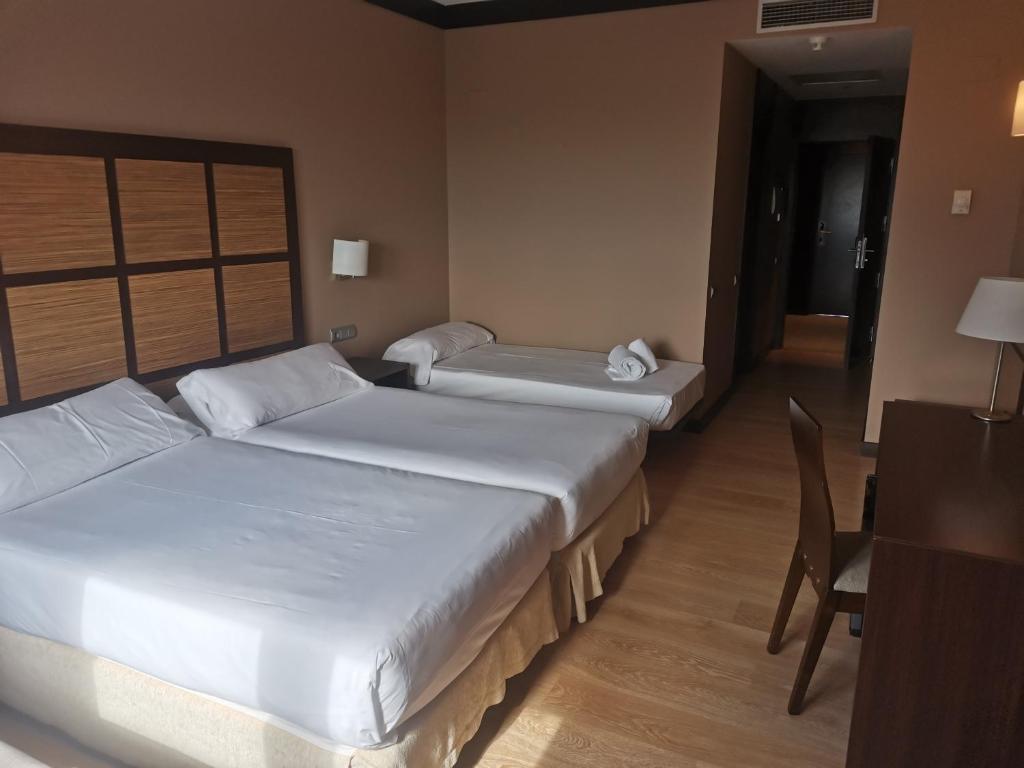 Aparthotel Attica 21 Vallés - Triple Room