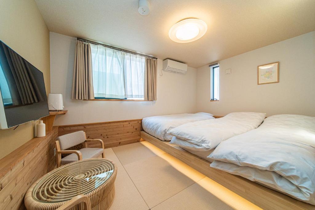 Postel nebo postele na pokoji v ubytování KAYO NIJO Hotel