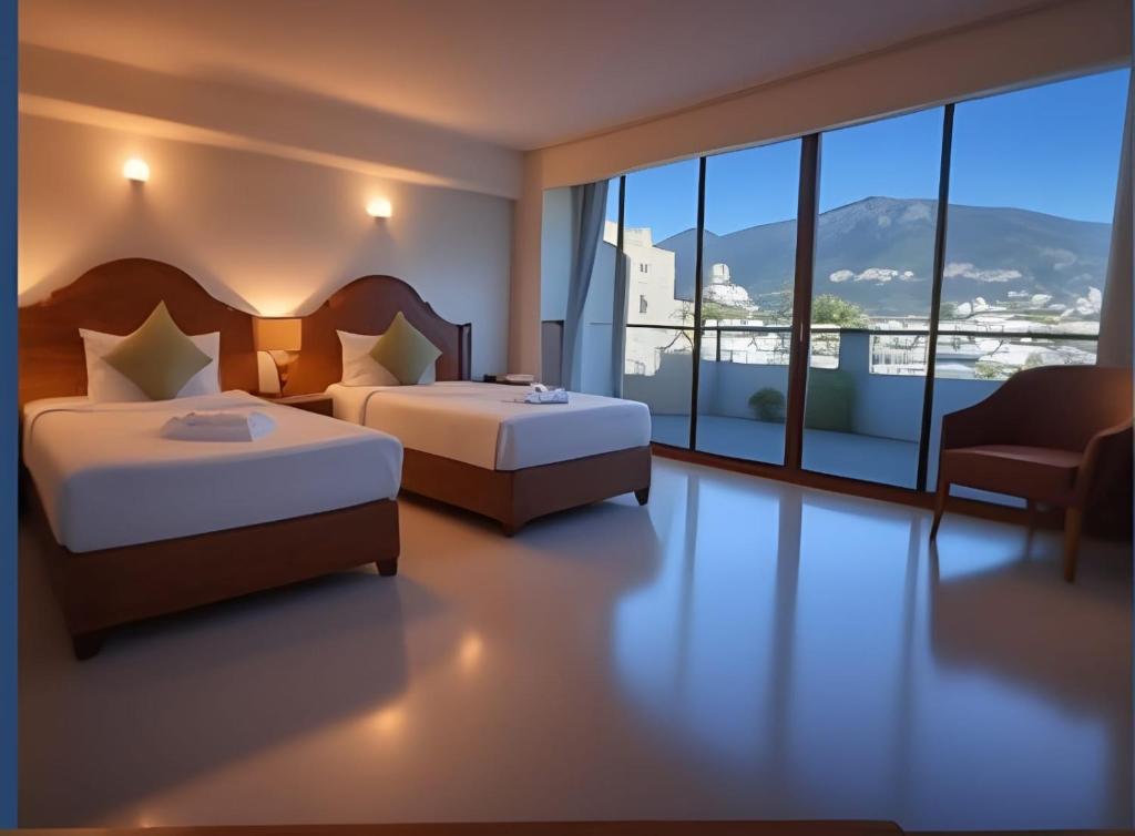 Postel nebo postele na pokoji v ubytování Hack Patong Beach Hotel