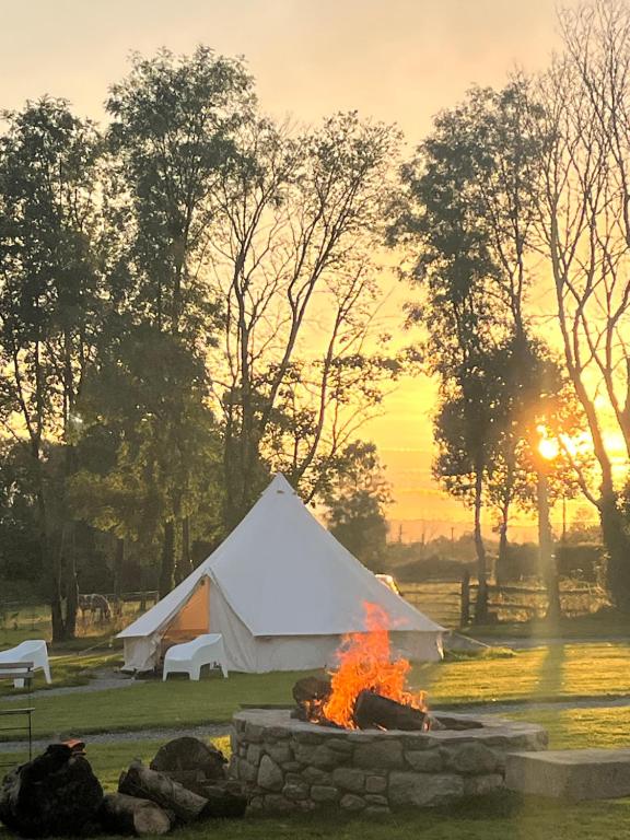 Východ nebo západ slunce při pohledu z bed and breakfast nebo okolí