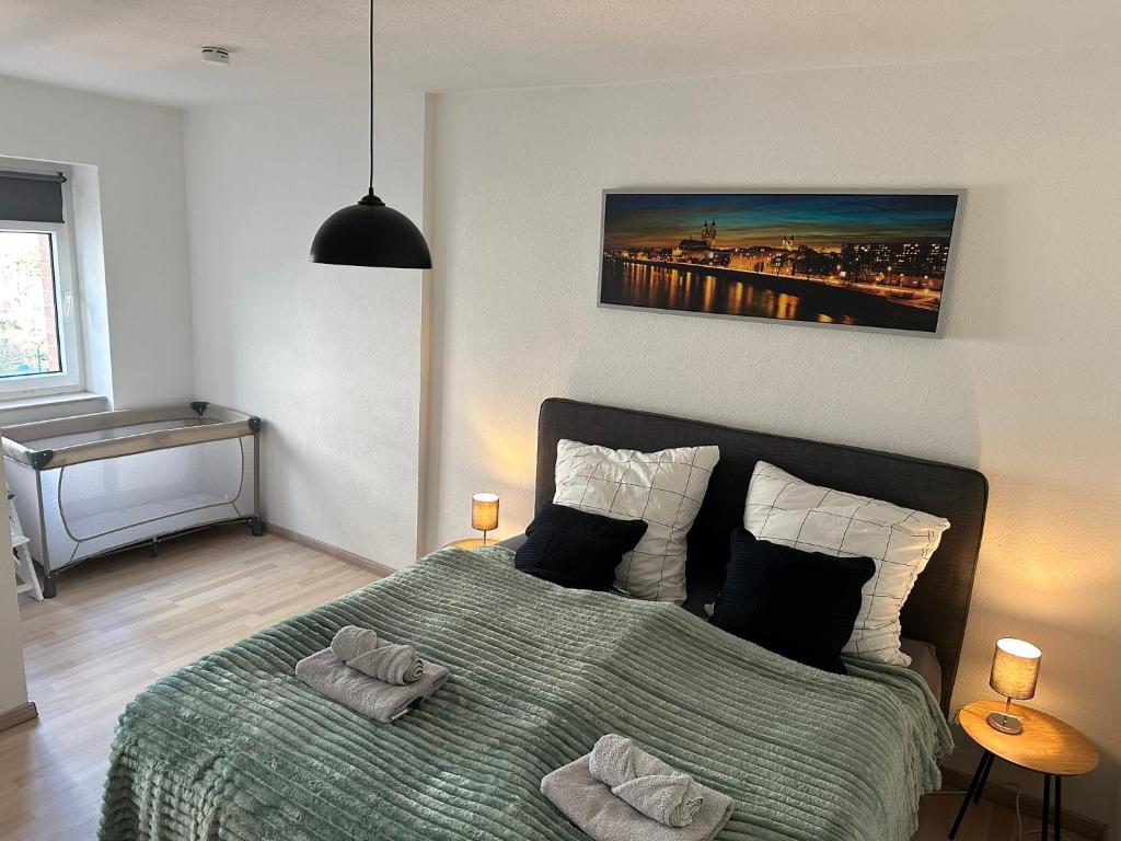 Ένα ή περισσότερα κρεβάτια σε δωμάτιο στο Yellow one