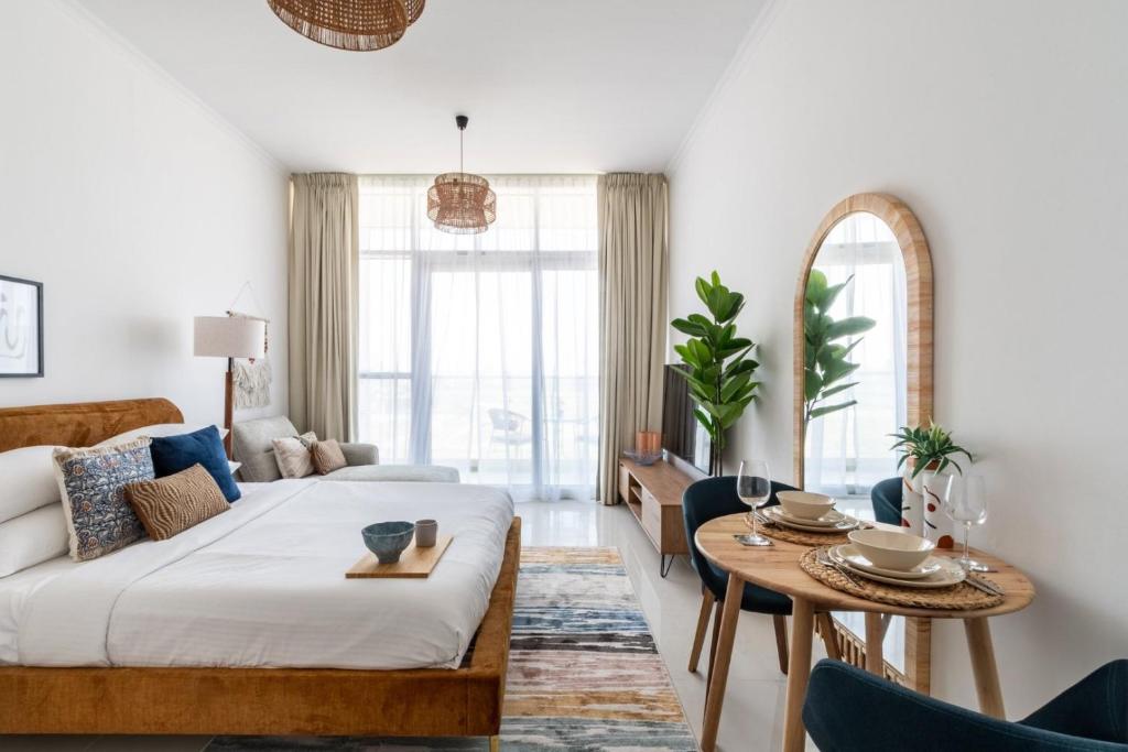 Postel nebo postele na pokoji v ubytování GuestReady - Elegant retreat at Damac Hills