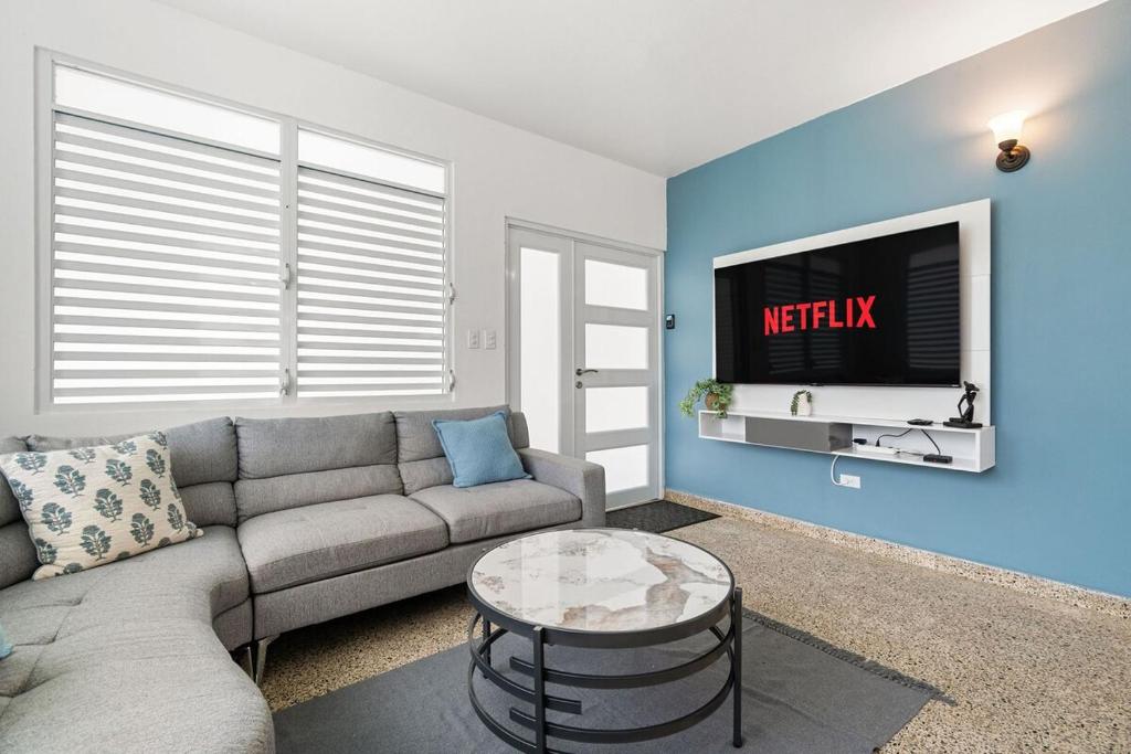 Luquillo Family Home Sleeps 10 Near Beach