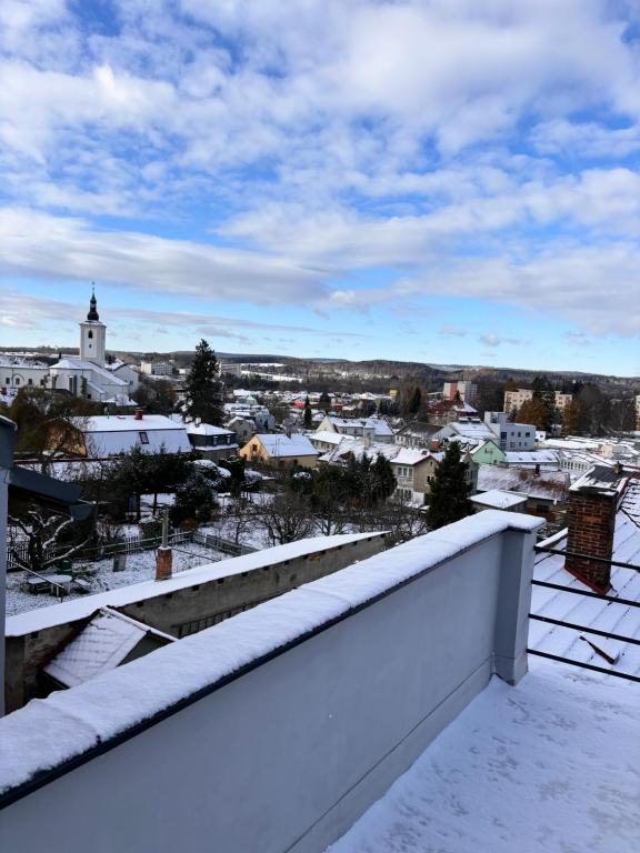 Dům u města Milána - sedm dveří, sedm světů v zimě