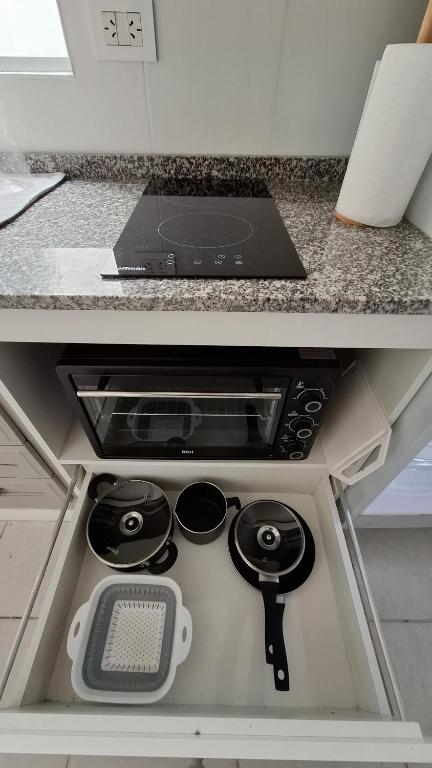 Dapur atau dapur kecil di HOME UNO ESPE a 2 cuadras de peatonal