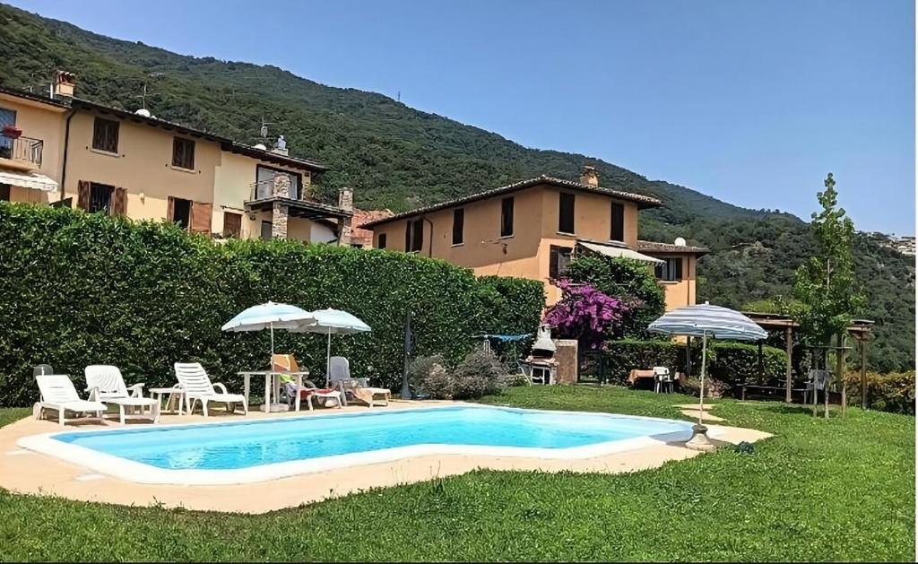 O vedere generală la munți sau o vedere la munte luată de la acest apartament