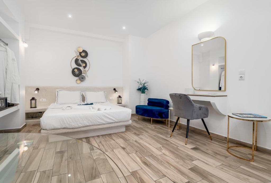 Postel nebo postele na pokoji v ubytování Oasis Suites Fira