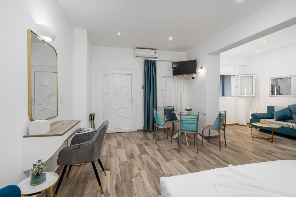 TV a/nebo společenská místnost v ubytování Oasis Suites Fira