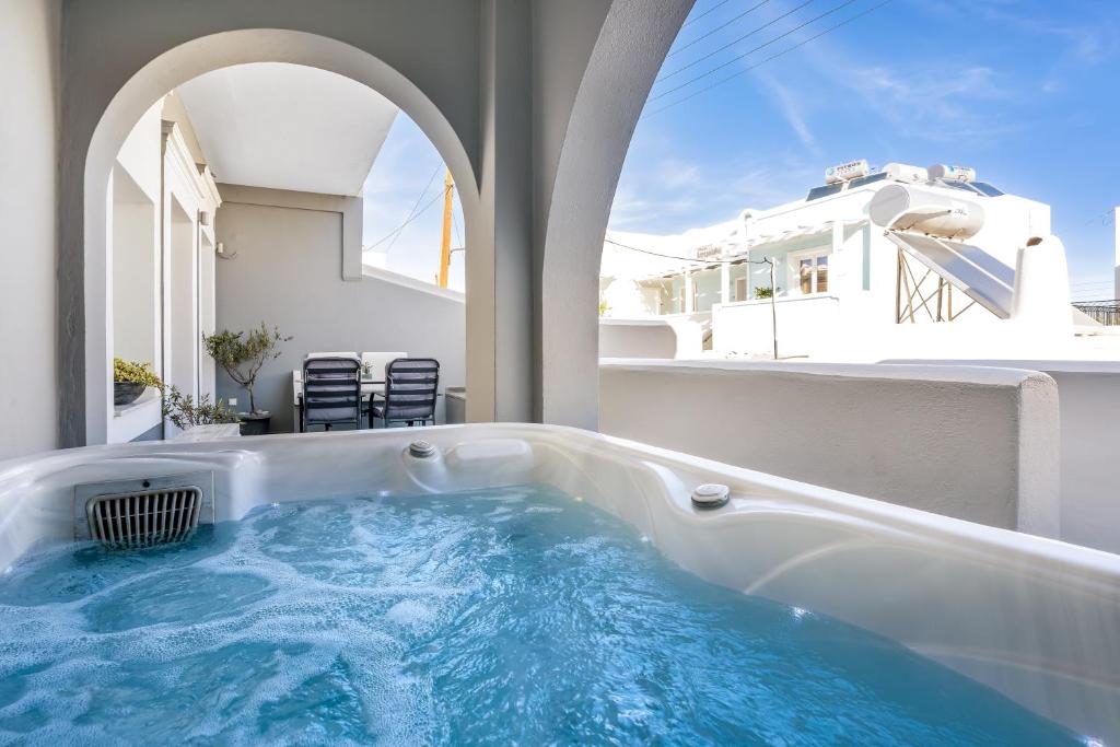 Bazén v ubytování Oasis Suites Fira nebo v jeho okolí