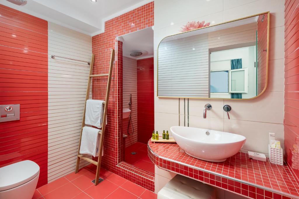 Koupelna v ubytování Oasis Suites Fira