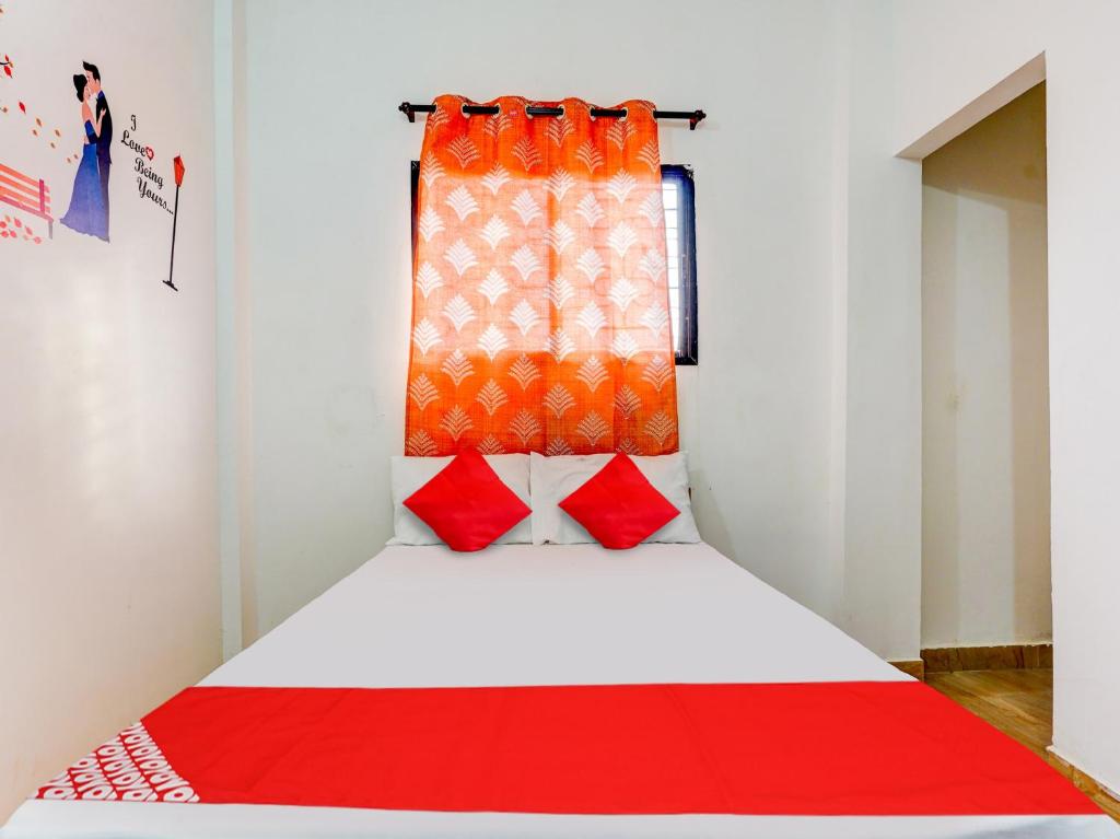 Postel nebo postele na pokoji v ubytování Hotel O RJ Hotel