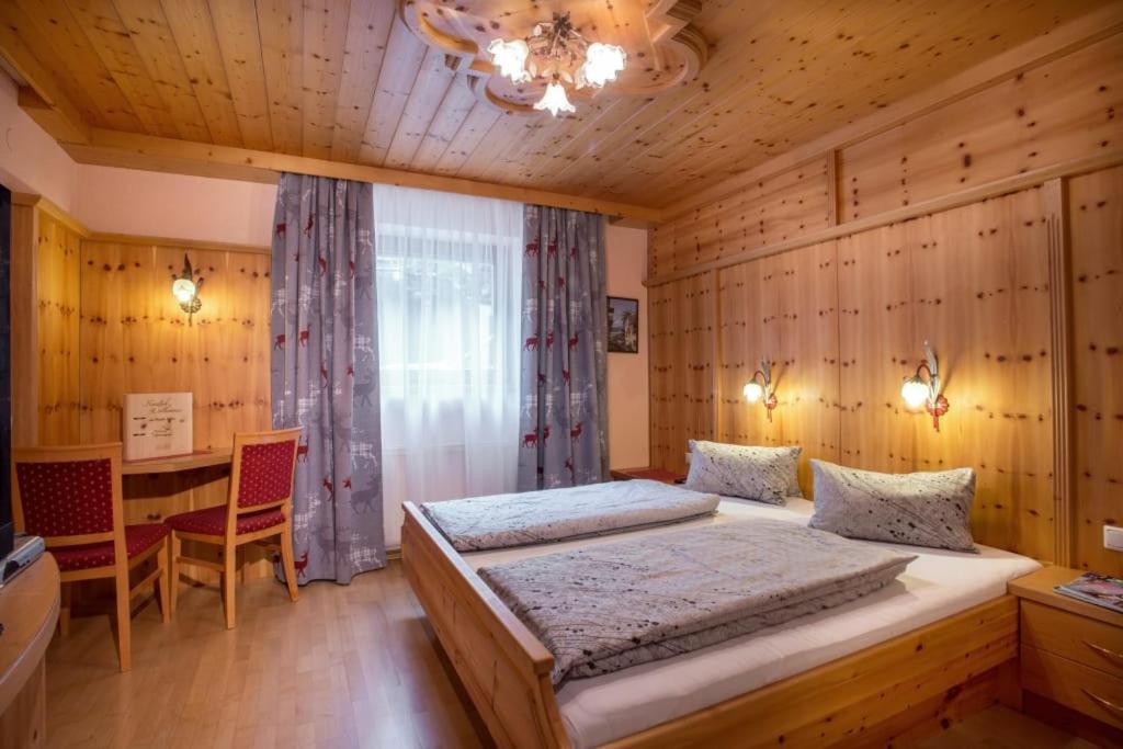Postel nebo postele na pokoji v ubytování Pension Alpengruss