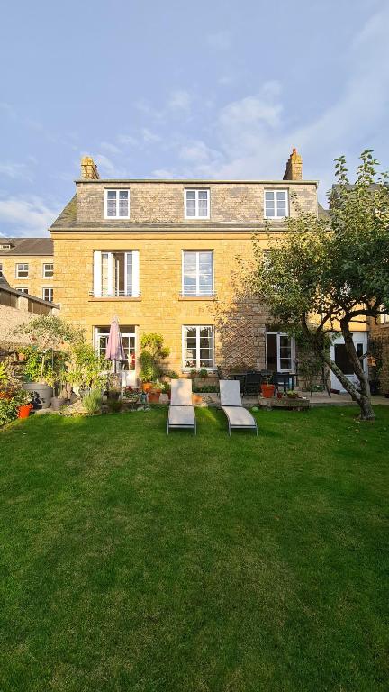 Zahrada ubytování Chez Fabienne et Olivier, chambre privative avec SDB et WC, Avranches Baie du Mont Saint Michel
