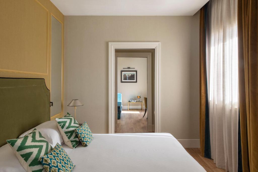 
Executive Suite with Balcony
