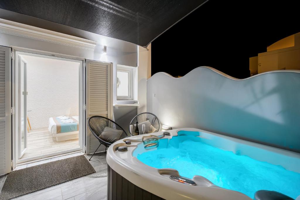 Bazén v ubytování Oasis Suites Fira nebo v jeho okolí