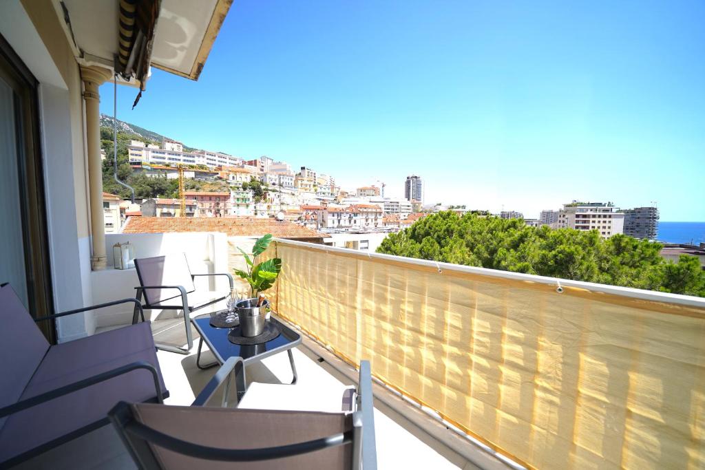 Monaco - Sunny 3 bedroom with terrace - Housity