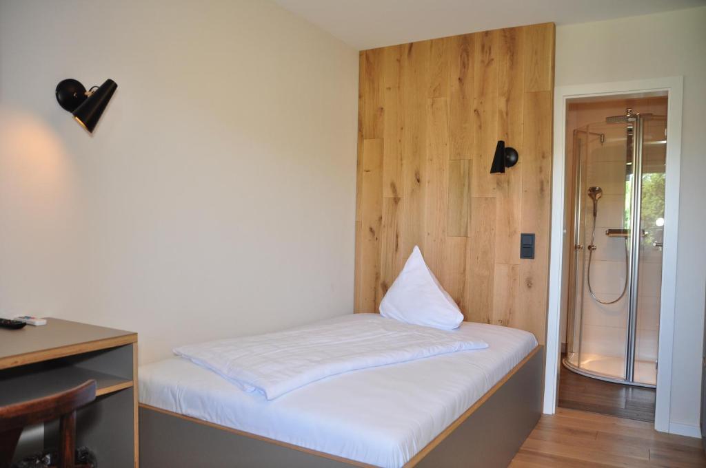 Postel nebo postele na pokoji v ubytování Hotel Sauerländer Hof