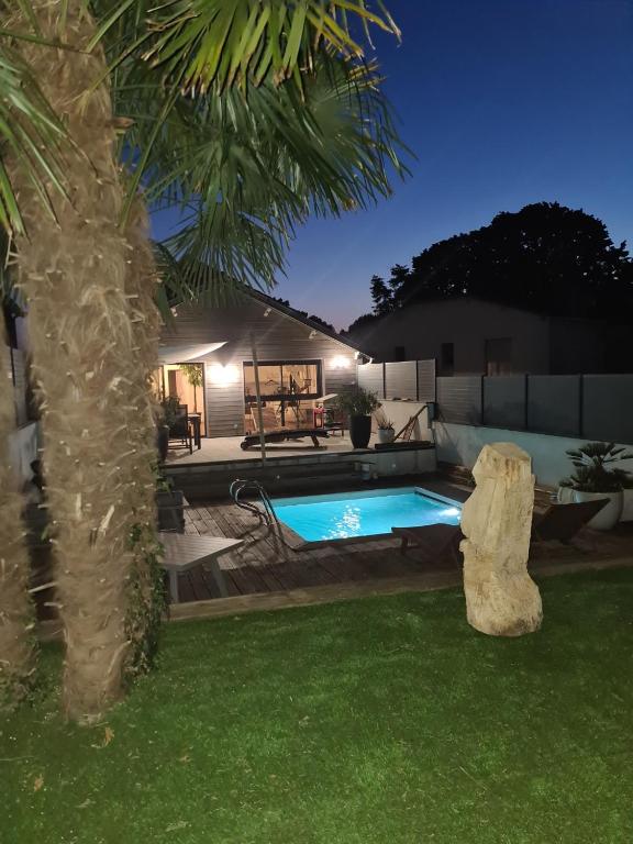 Photo de la galerie de l'établissement Maison HELLFEST avec piscine 16 couchages, à Clisson