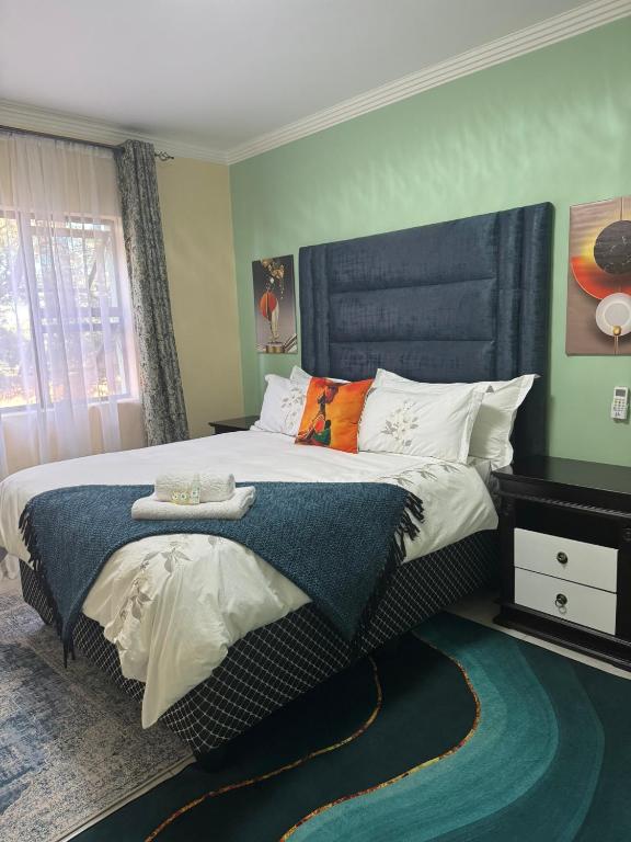Postel nebo postele na pokoji v ubytování Eden Villas Guesthouse
