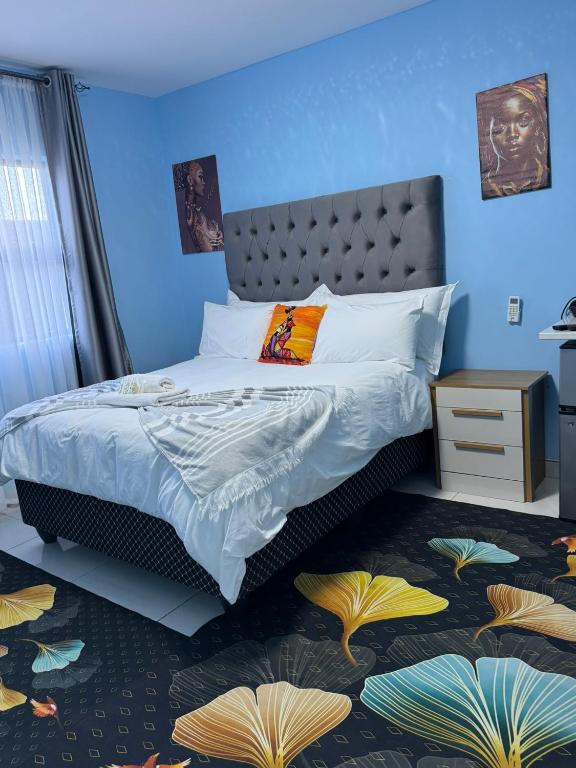 Postel nebo postele na pokoji v ubytování Eden Villas Guesthouse