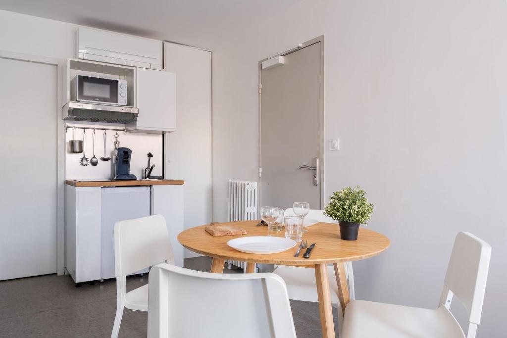 Blue Light - Jolie Logement sur les Ramblas - Resim 9