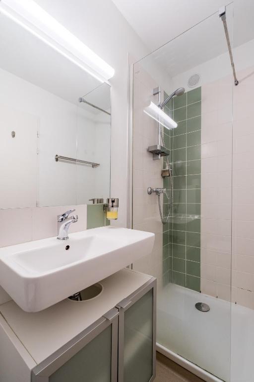 Blue Light - Jolie Logement sur les Ramblas - Resim 7