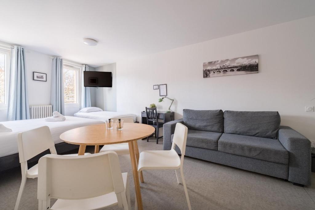 Blue Light - Jolie Logement sur les Ramblas - Resim 4