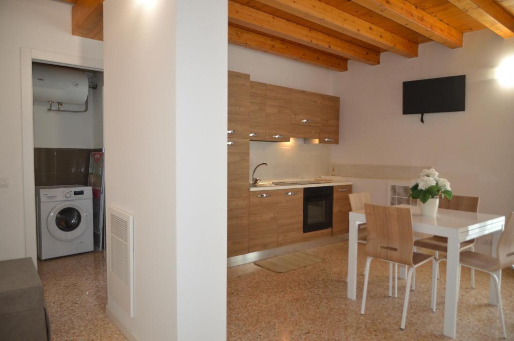 Kuchyň nebo kuchyňský kout v ubytování Palazzo Maggiore Suite B